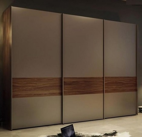 HULSTA MULTI-FORMA II schuifdeurkast 3 deurenDesign G Kleur: cacao laque kernnoten
